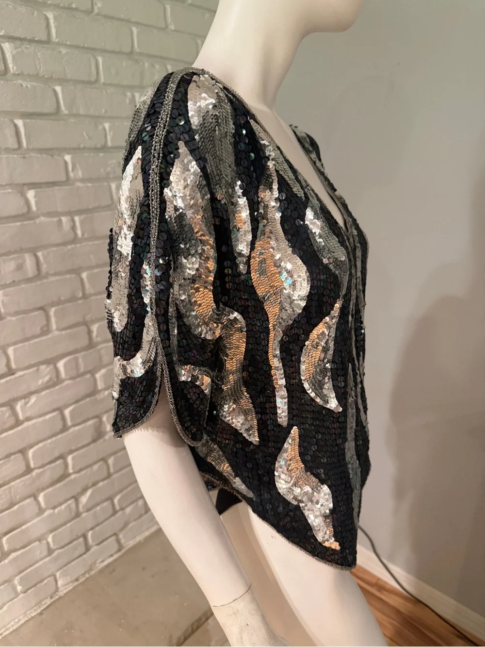 St. Honore NWT Vintage 100% Silk Black & Silver Zebra Sequin Top OS
